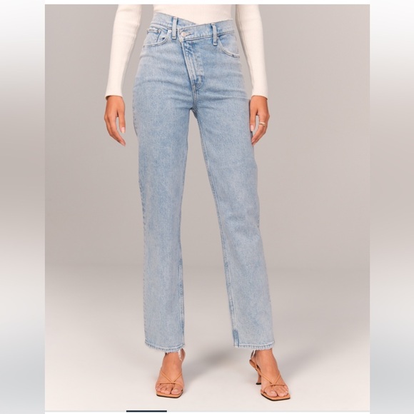 Abercrombie Ultra High Rise 90s Straight Jean (Curve Love) - Picture 2 of 6